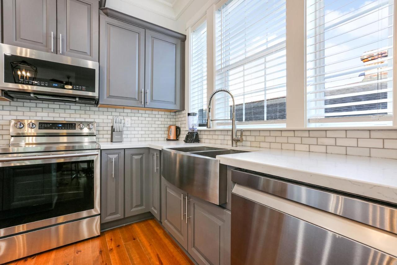 Hosteeva Chic Urban Retreat W Pool Steps To St Charles Ave And Near Bourbon St Nova Orleães Exterior foto