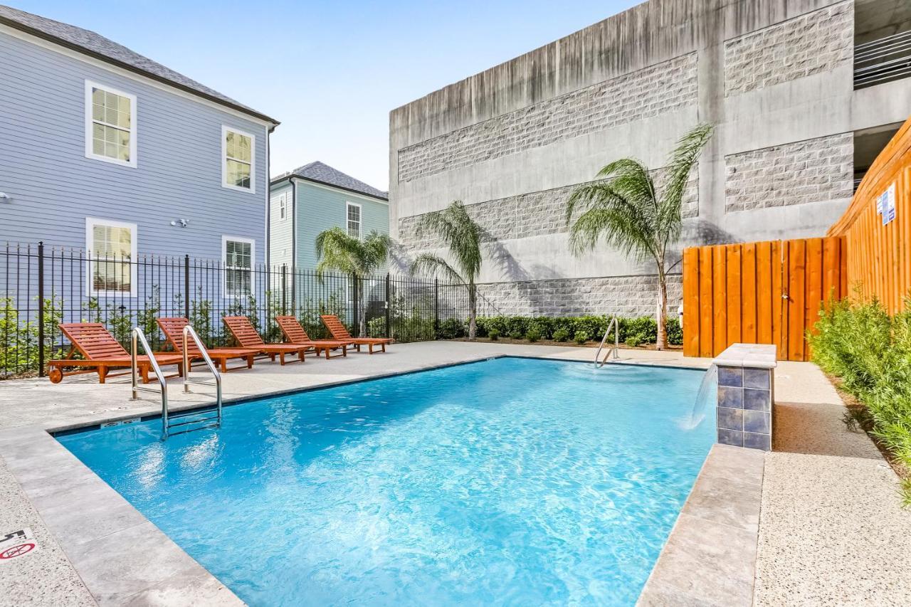 Hosteeva Chic Urban Retreat W Pool Steps To St Charles Ave And Near Bourbon St Nova Orleães Exterior foto